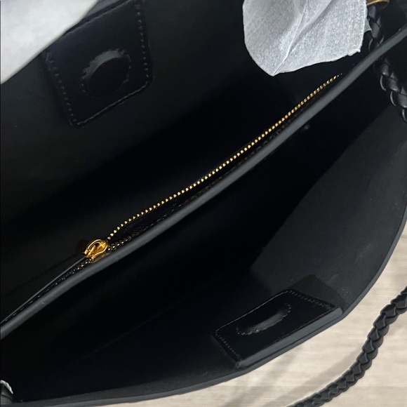 Sleek Soera Black Woven Tote Bag - Picture 10 of 12